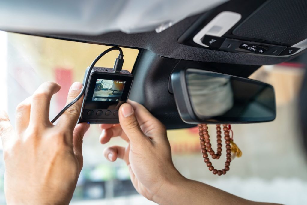 como instalar una dashcam o camara de coche_red